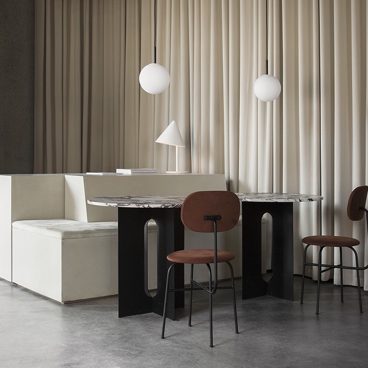 Menu Space Café decorated with a white sofa and stool with brown Sørensen leather