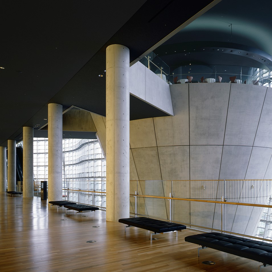 National Art Center in Tokyo decorated with PK80™ Daybeds by Poul Kjærholm / Fritz Hansen in Sørensen Leather