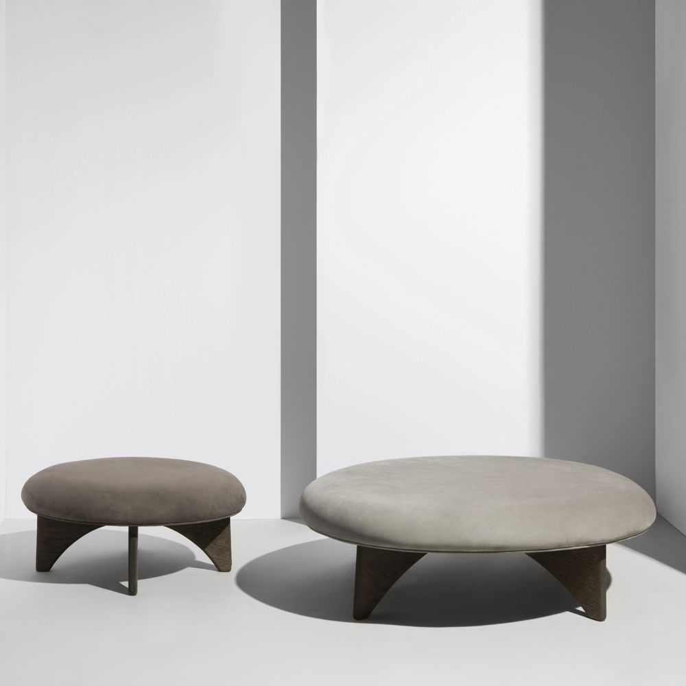 Flat stools in brown and grey DUNES Sørensen Leather