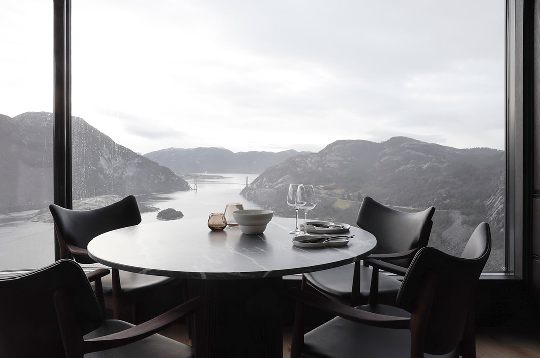 The cabins invite you to relax and enjoy the breathtaking view of the Lysefjord and the mountains.