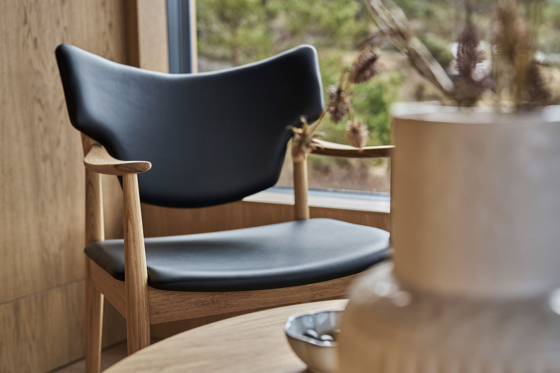 The Veng arm chair from Eikund is crafted with our SPECTRUM leather collection.
