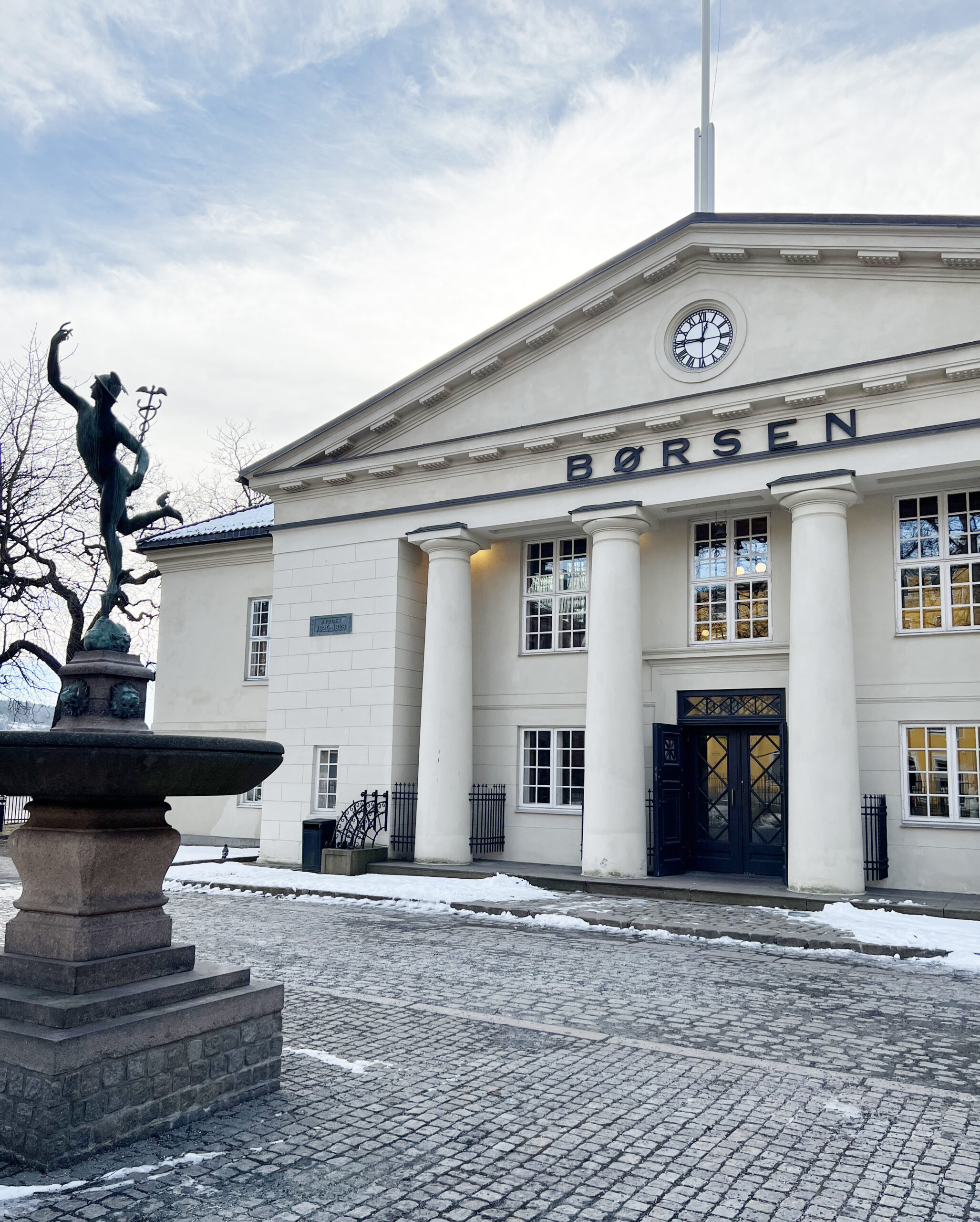 The exterior of the Oslo Stock Exchange.